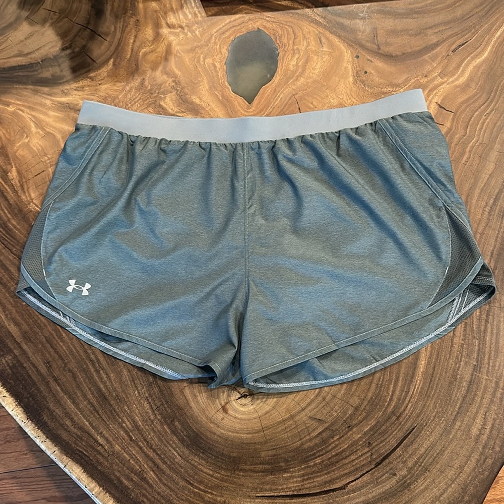 Under Armour Fly By 2.0 Loose fit athletic shorts